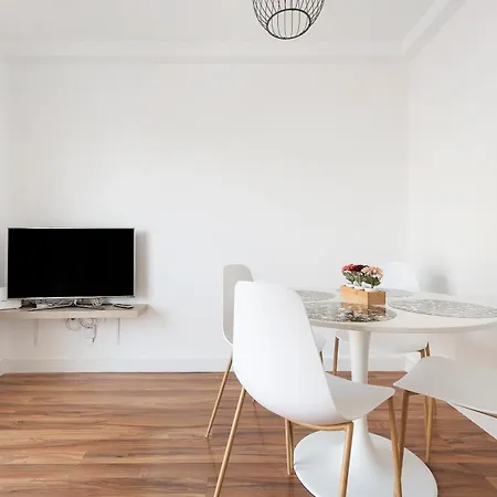Aigon Apartment *