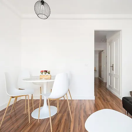 Aigon Apartment *